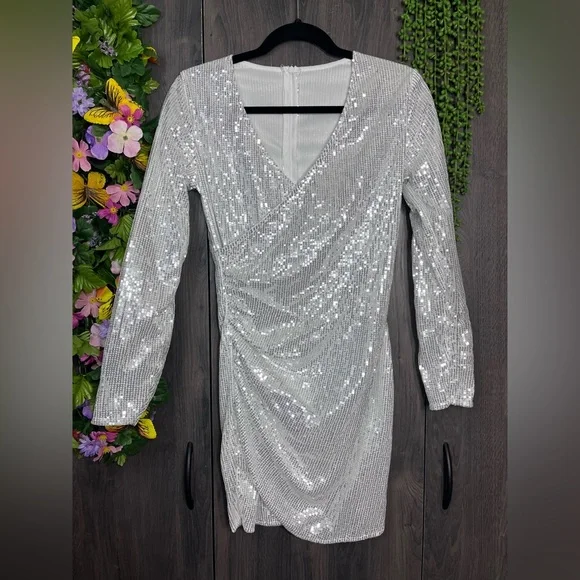 knee length dresses for ladies La Femme Long-Sleeve Sequin Homecoming Dress -PromGirl Black / 0